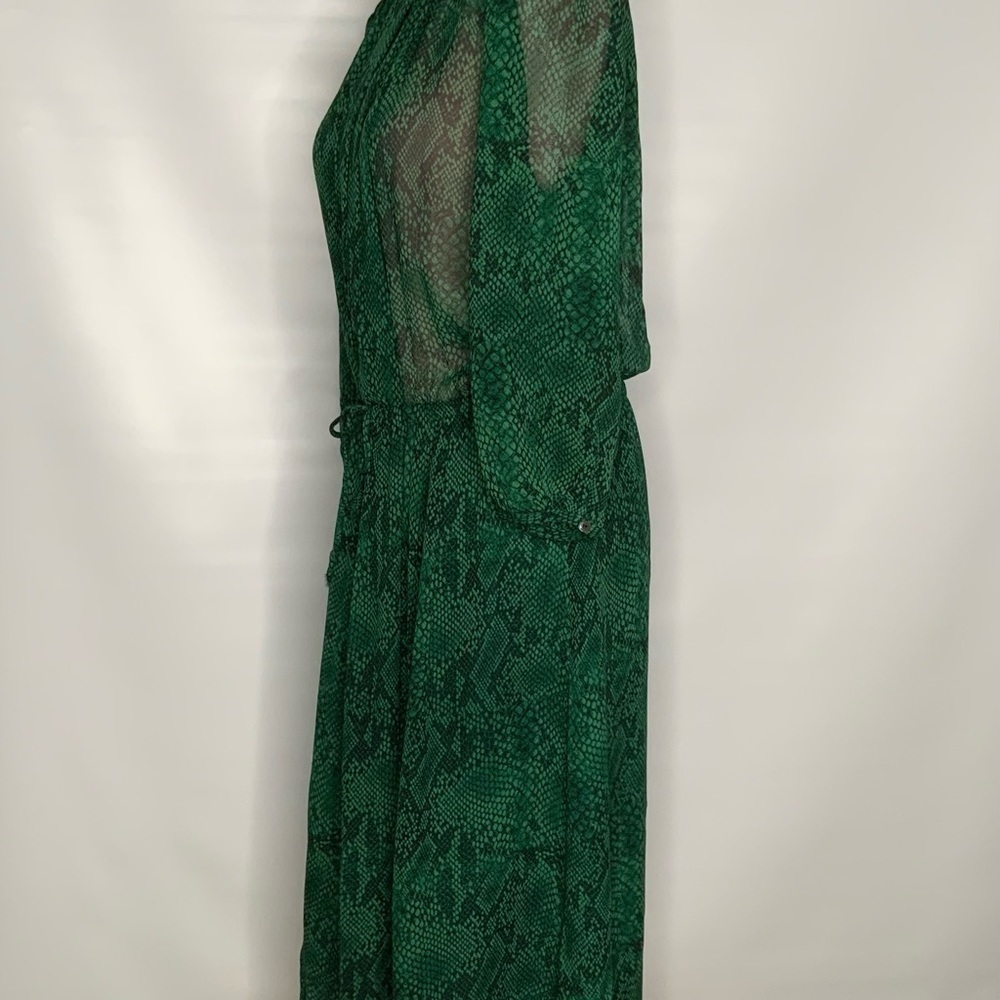 Aritzia BABATON 100% Silk Dress. - Picture 6 of 12